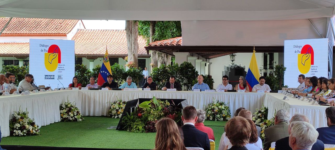 "El Cese Al Fuego ha estado bajo fuego": Comandante Pablo Beltrán en la clausura del IV ciclo de negociaciones / Twitter Delegación ELN "El Cese Al Fuego ha estado bajo fuego": Comandante Pablo Beltrán en la clausura del IV ciclo de negociaciones / Twitter Delegación ELN