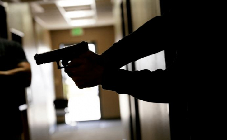 Al menos 6 muertos por tiroteo entre bandas rivales en Atenas Armas