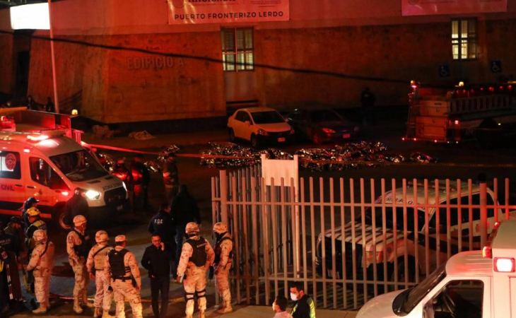 policías en discoteca 