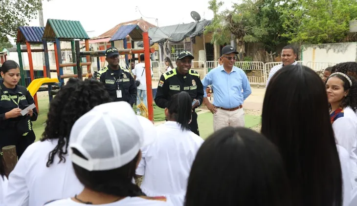 ‘recluta’ jóvenes para la paz