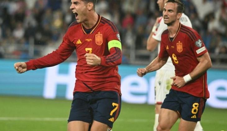 España golea