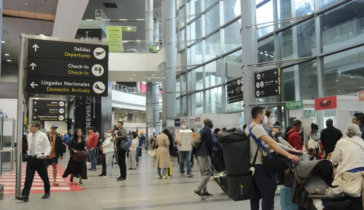 Salida de viajeros al exterior./Archivo