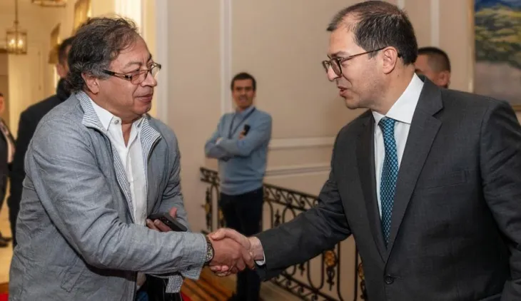 Compulsa de copias contra presidente Petro es trámite natural: Barbosa